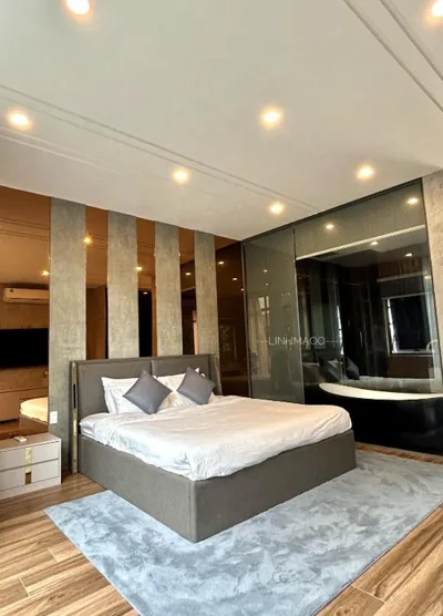 Khánh Nguyễn Luxury Apartment, balcony street view, large bathtub – Fotos 6