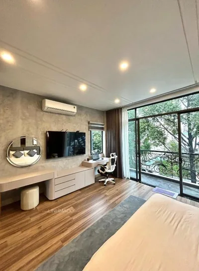 Khánh Nguyễn Luxury Apartment, balcony street view, large bathtub – Fotos 8