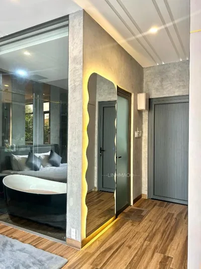 Khánh Nguyễn Luxury Apartment, balcony street view, large bathtub – Fotos 12